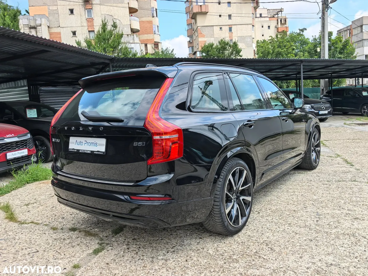 Volvo XC 90 2023 — lateral stânga