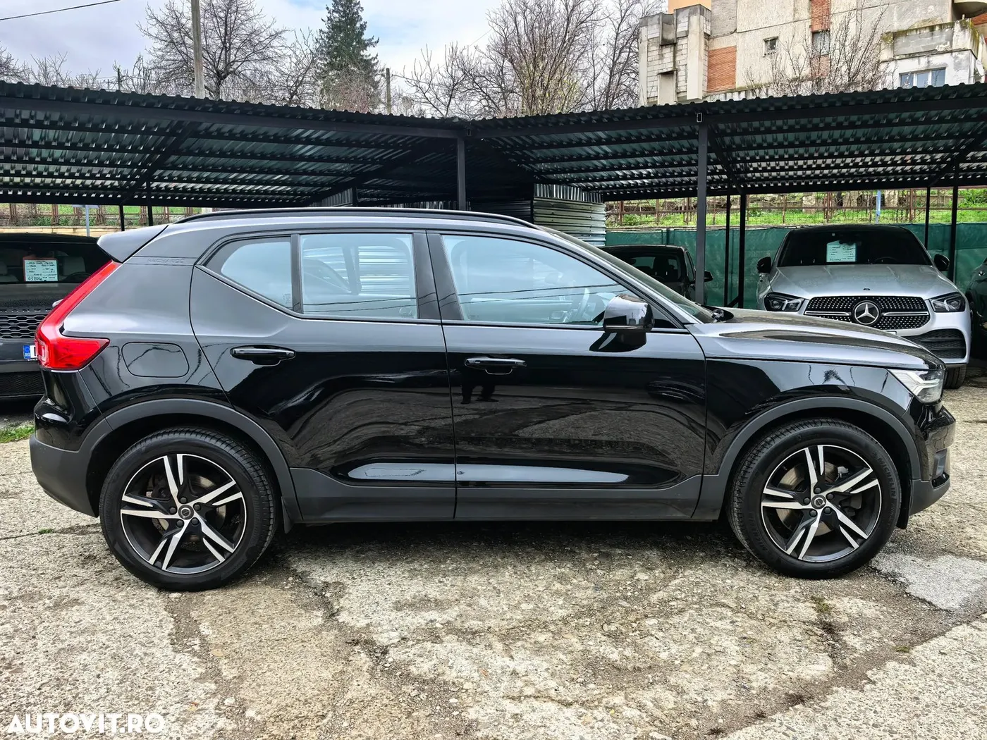 Volvo XC 40 2020 — lateral stânga