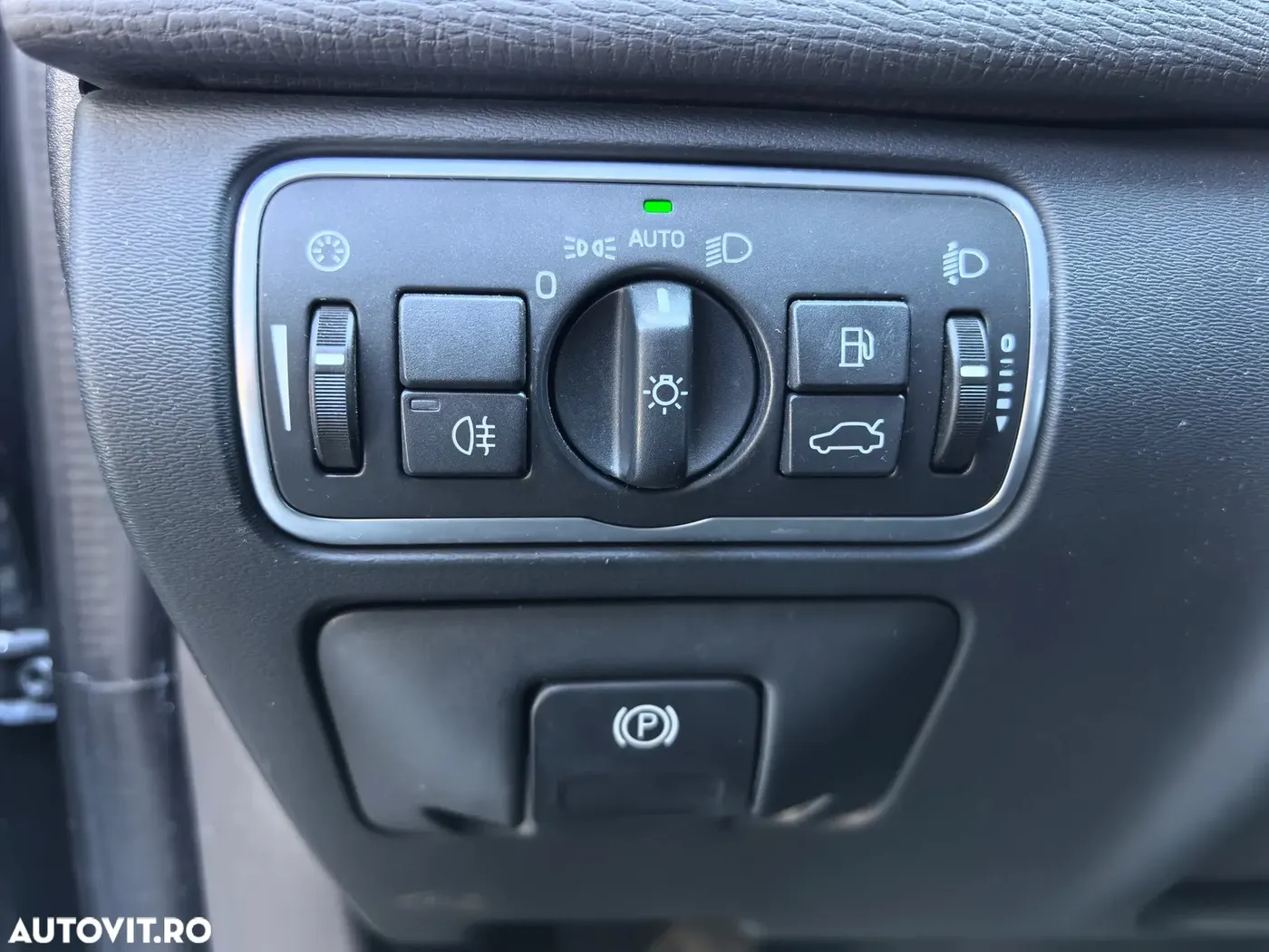 Volvo XC 60 2016 — detaliu 7